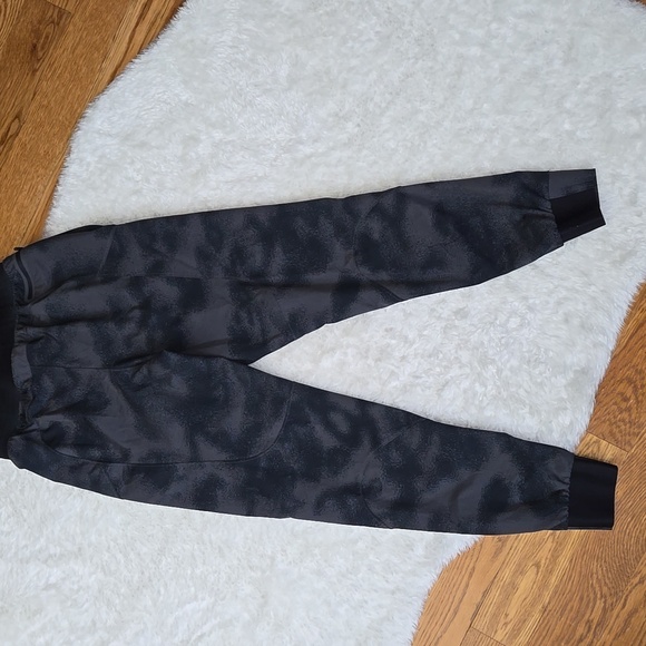 Under Armour Black/Grey Jogger Athletic Pants, Womens Small - Picture 9 of 9